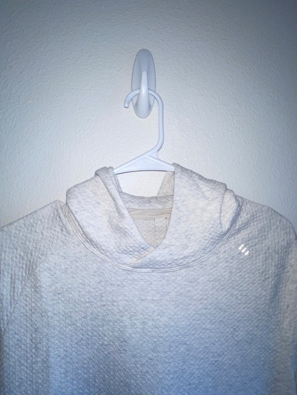 Lululemon At Ease Hoodie – White, M | Excellent Condition - Picture 2 of 5